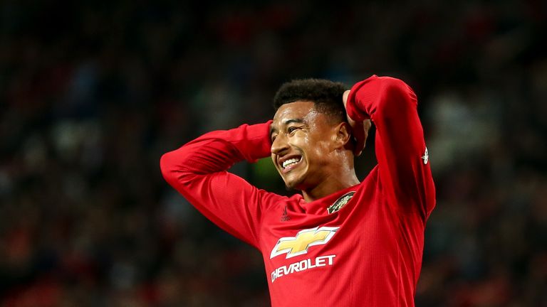 Jesse Lingard muestra su frustración durante el partido del Manchester United contra Rochdale