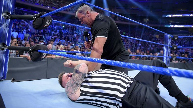 Kevin Owens fue despedido por Shane McMahon luego de su derrota en las semifinales del Rey del Anillo