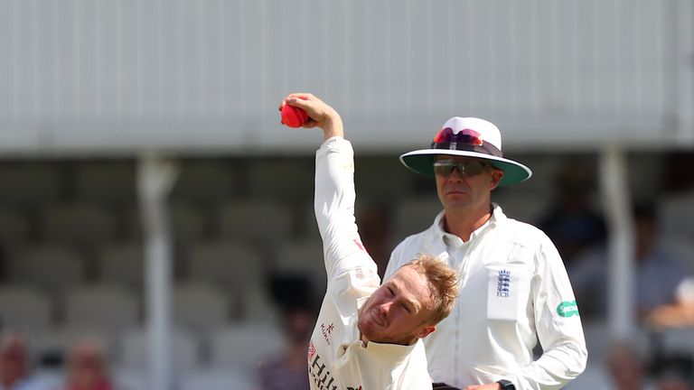 El spinner de Lancashire Matt Parkinson tomó dos wickets el día de su llamada a Inglaterra