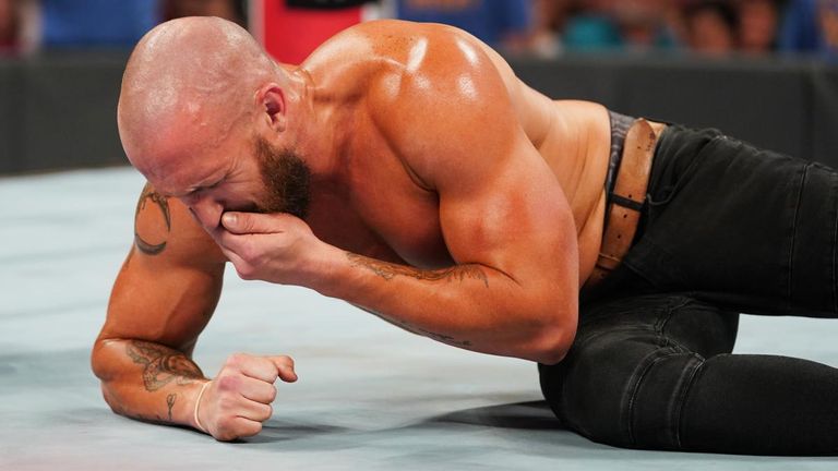 Mike Kanellis tuvo probablemente la peor noche que un hombre haya tenido en la imagen Raw "itemprop =" de esta semana