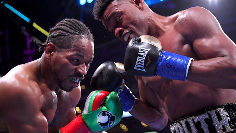 Errol Spence Jr (derecha) es campeón de peso welter de la FIB y el CMB