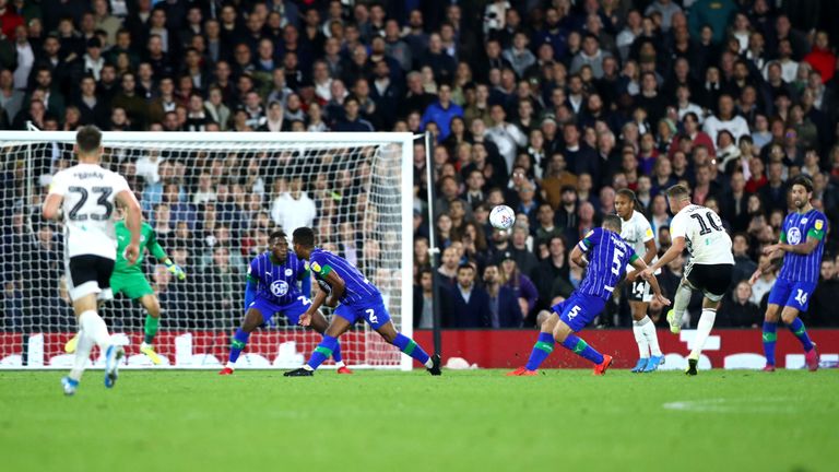 Tom Cairney marcó un gol impresionante en la victoria de Fulham por 2-0 sobre Wigan