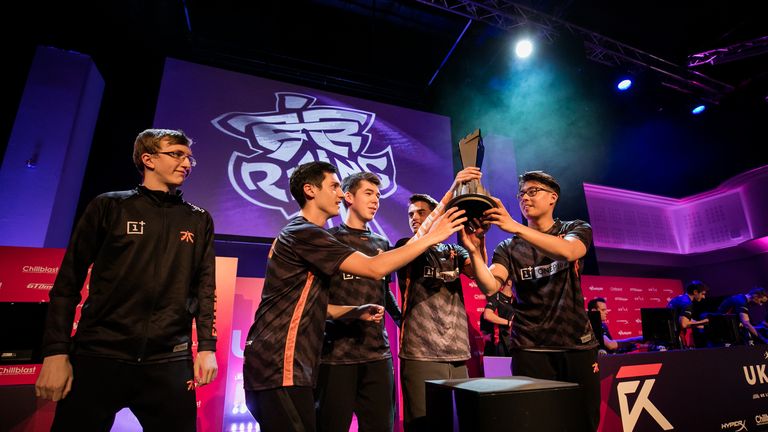 Fnatic Rising levanta el trofeo UKLC Summer Split