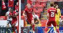 Scot Prem: Nine-man Aberdeen earn point