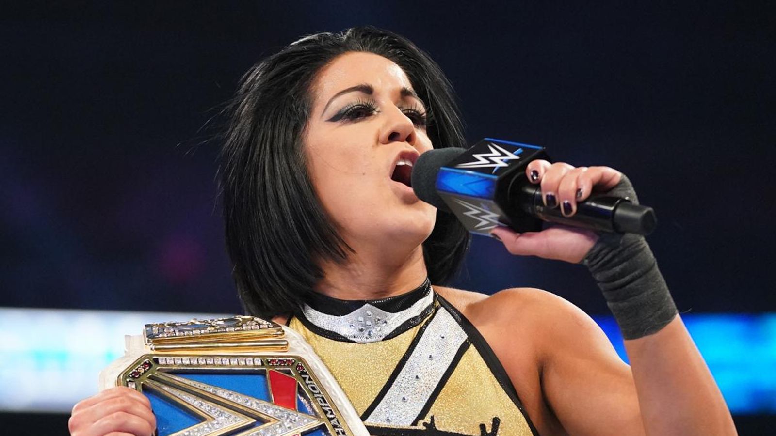 Wwe Smackdown New Look Bayley Regains Title And Turns To Dark Side