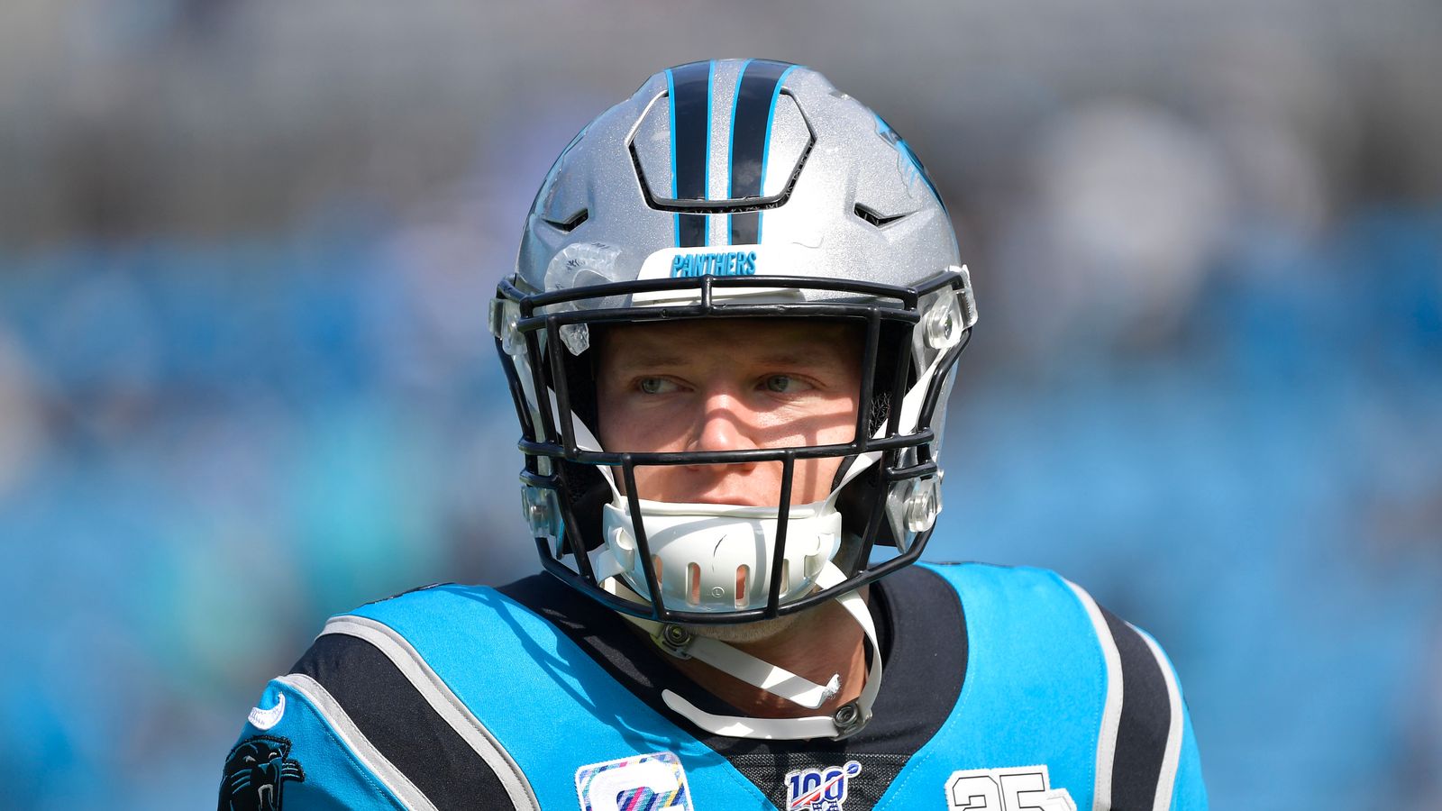 Christian McCaffrey #22 Marcha atrás de los Carolina Panthers durante la  NFL juego entre las Panteras de Carolina y Tampa Bay Buccaneers en  Tottenham Stadium en Londres, Reino Unido. el 13 de