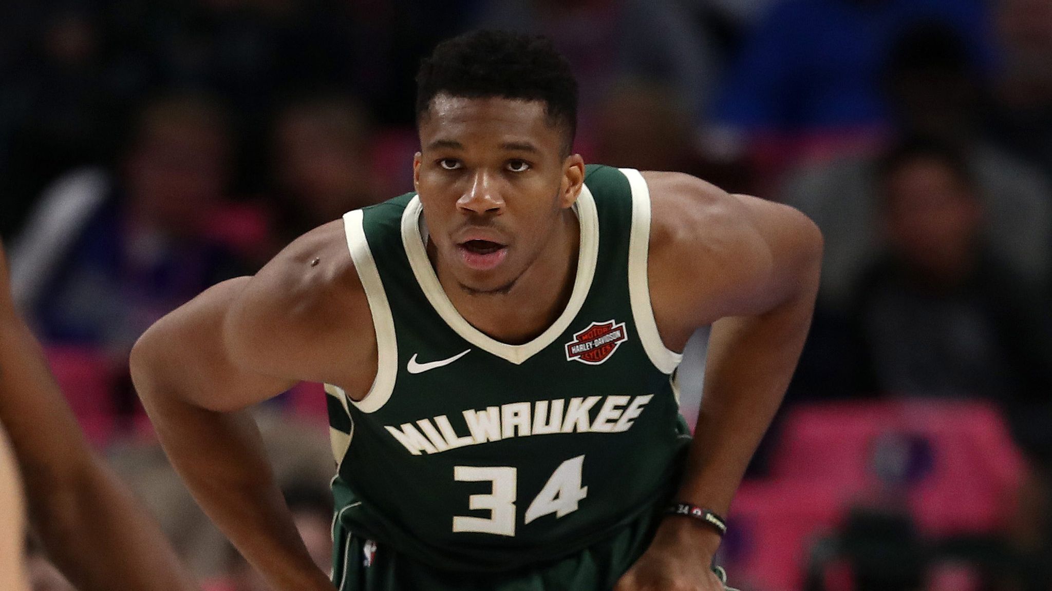 giannis-antetokounmpo-milwaukee-bucks_4820424.jpg