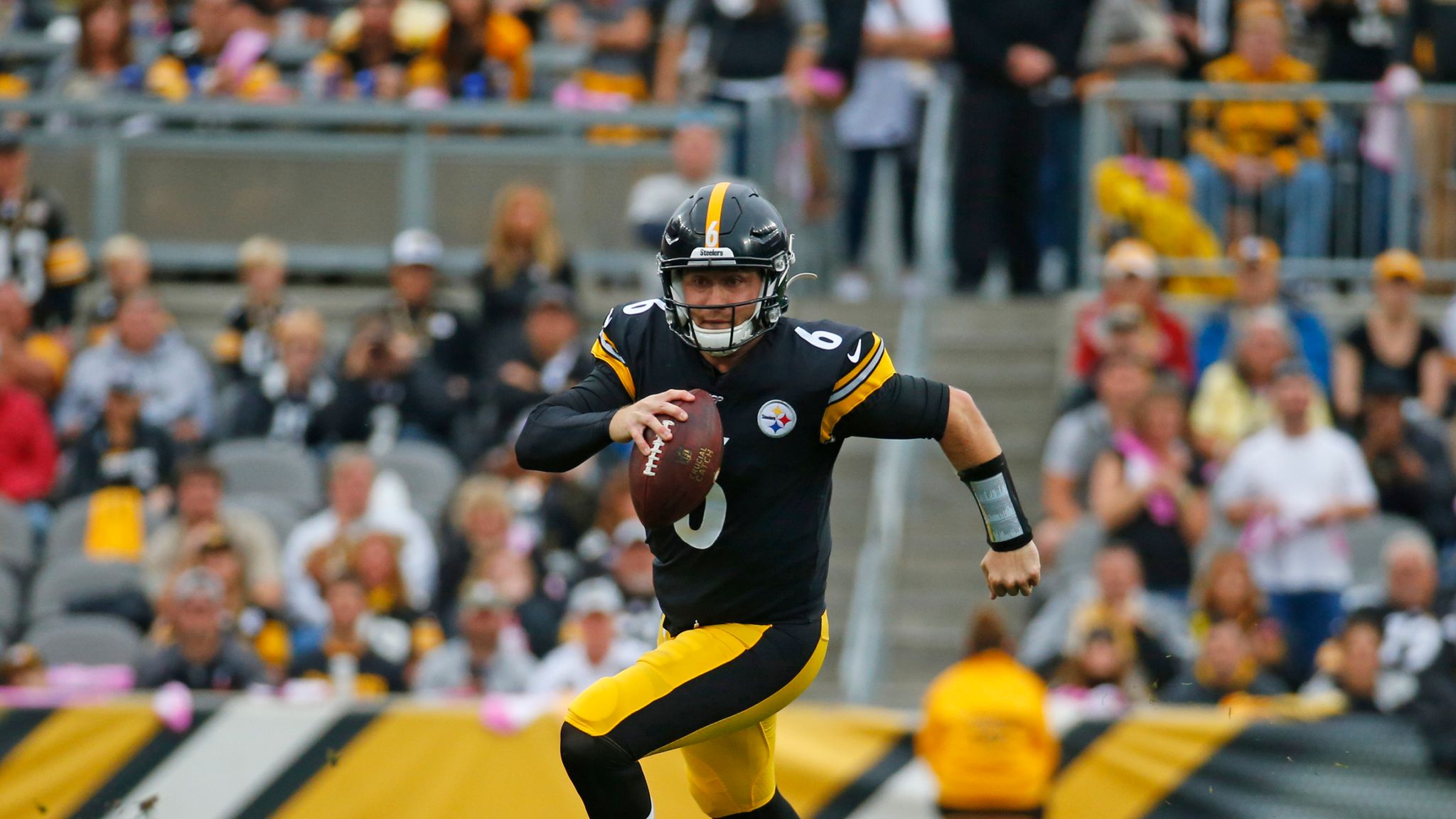 PITTSBURGH STEELERS LOOK TO KEEP PLAYOFF HOPES ALIVE AGAINST