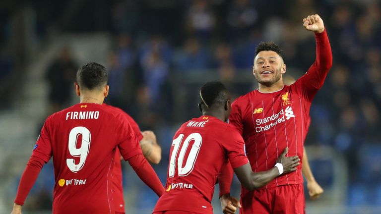 Alex Oxlade-Chamberlain celebra su primer gol para el Liverpool contra Genk