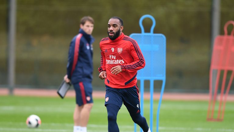 El delantero del Arsenal Alexandre Lacazette ha vuelto al entrenamiento completo