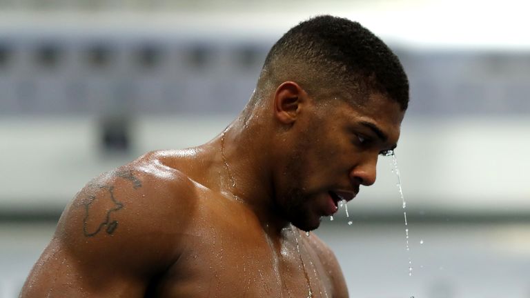 Anthony Joshua está en Arabia Saudita, con su revancha contra Andy Ruiz Jr dentro de una semana