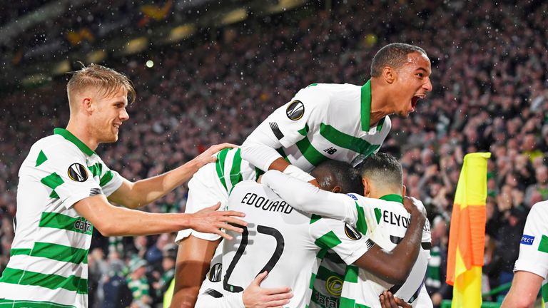 El Celtic celebra el gol contra el CFR Cluj en Parkhead