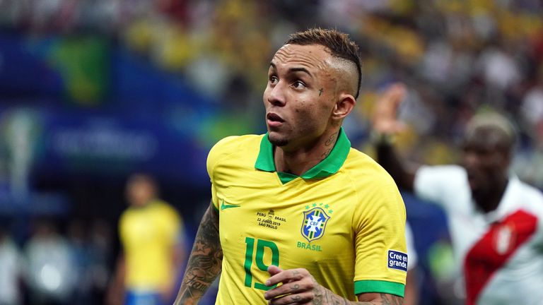 Everton Soares