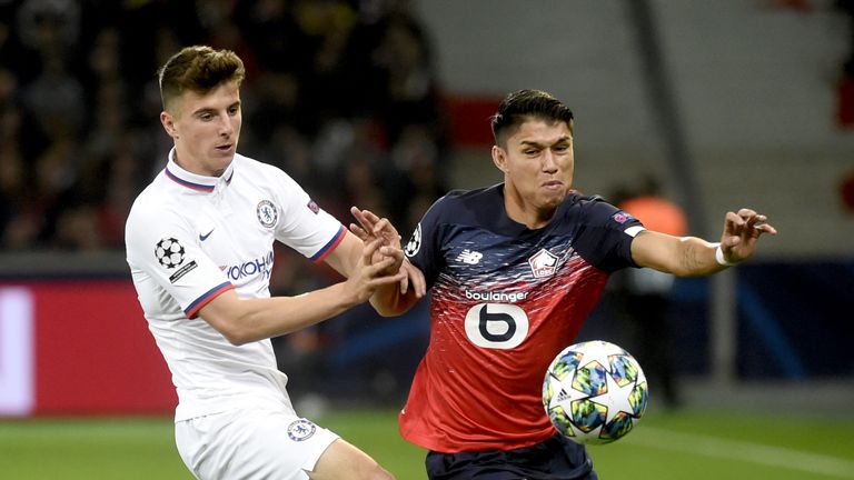 Chelsea won 2-1 in Lille on Wednesday thanks to a late Willian strike