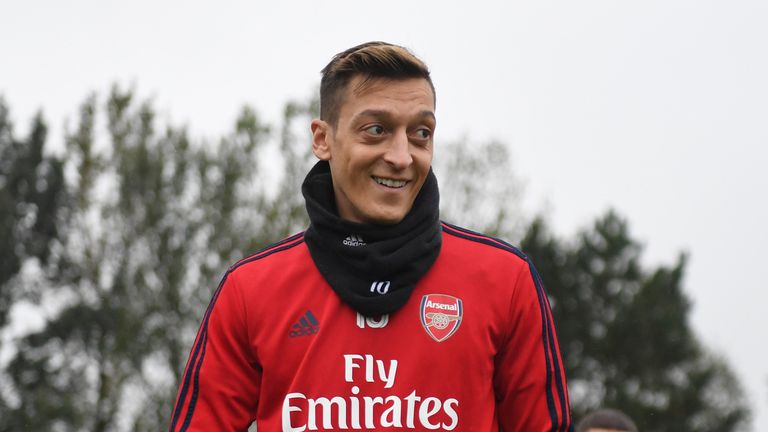 Mesut Ozil no ha sido incluido en ninguno de los últimos cinco escuadrones de la jornada del Arsenal.