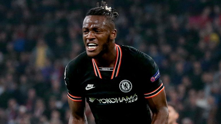 Michy Batshuayi marcó el gol ganador para el Chelsea