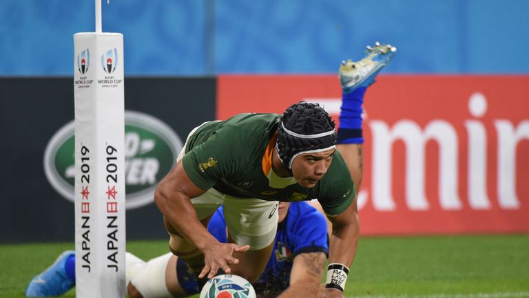 Cheslin Kolbe anotó un try en cada mitad pero cojeó tarde