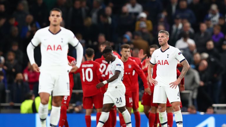 Es la primera vez que el Tottenham concede siete en casa en una competencia.