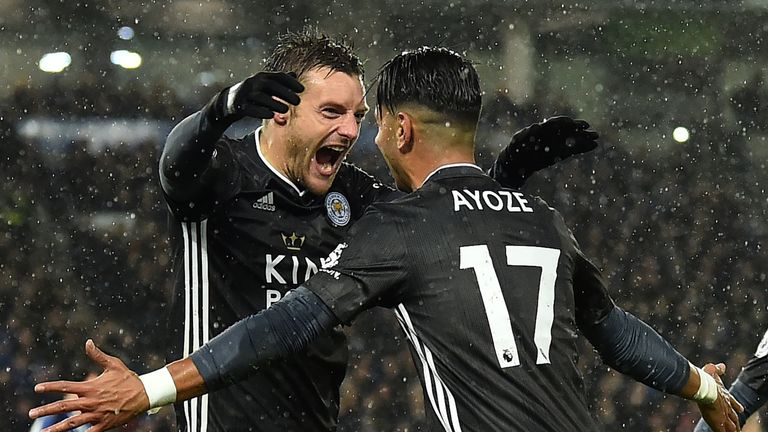 Jamie Vardy y Ayoze Perez anotaron en el estadio Amex