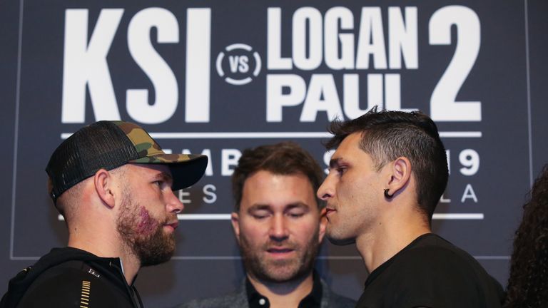 Billy Joe Saunders and Esteban Coceres size each other up