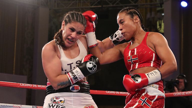 Cecilia Braekhus cruzó a la victoria sobre Victoria Noelia Bustos