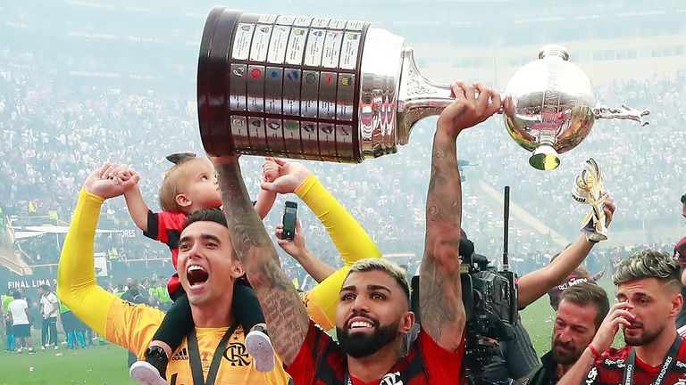 Barbosa marcó ambos goles en la victoria final de Flamengo 2-1 Libertadores sobre River Plate