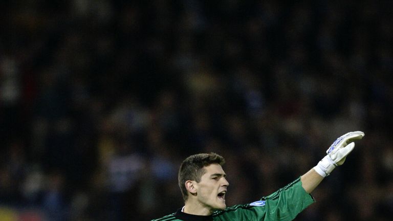 Iker Casillas ayudó al Real Madrid a vencer al Bayer Leverkusen en 2002