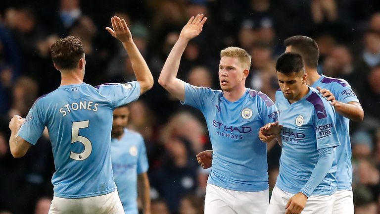 Kevin De Bruyne iguala a Man City a través de una desviación del pie de Kurt Zouma del Chelsea