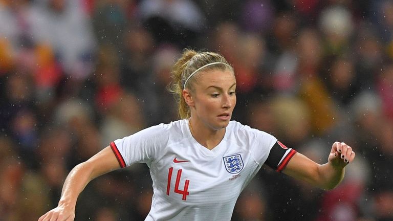 La huelga tardía de Leah Williamson vio a Inglaterra vencer a los checos