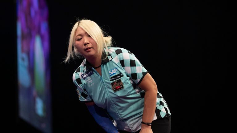 Mikuru Suzuki was so close to making World Darts Championship history after coming back from two sets down, but lost 3-2 to James Richardson