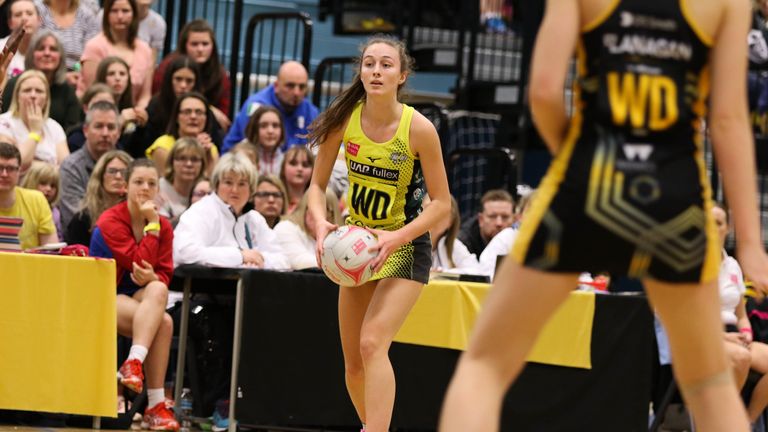 Amy Carter completa el equipo central de Manchester Thunder para la temporada 2020