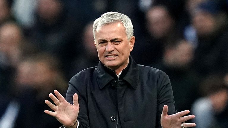 José Mourinho probó la derrota por primera vez como jefe de los Spurs el miércoles por la noche 