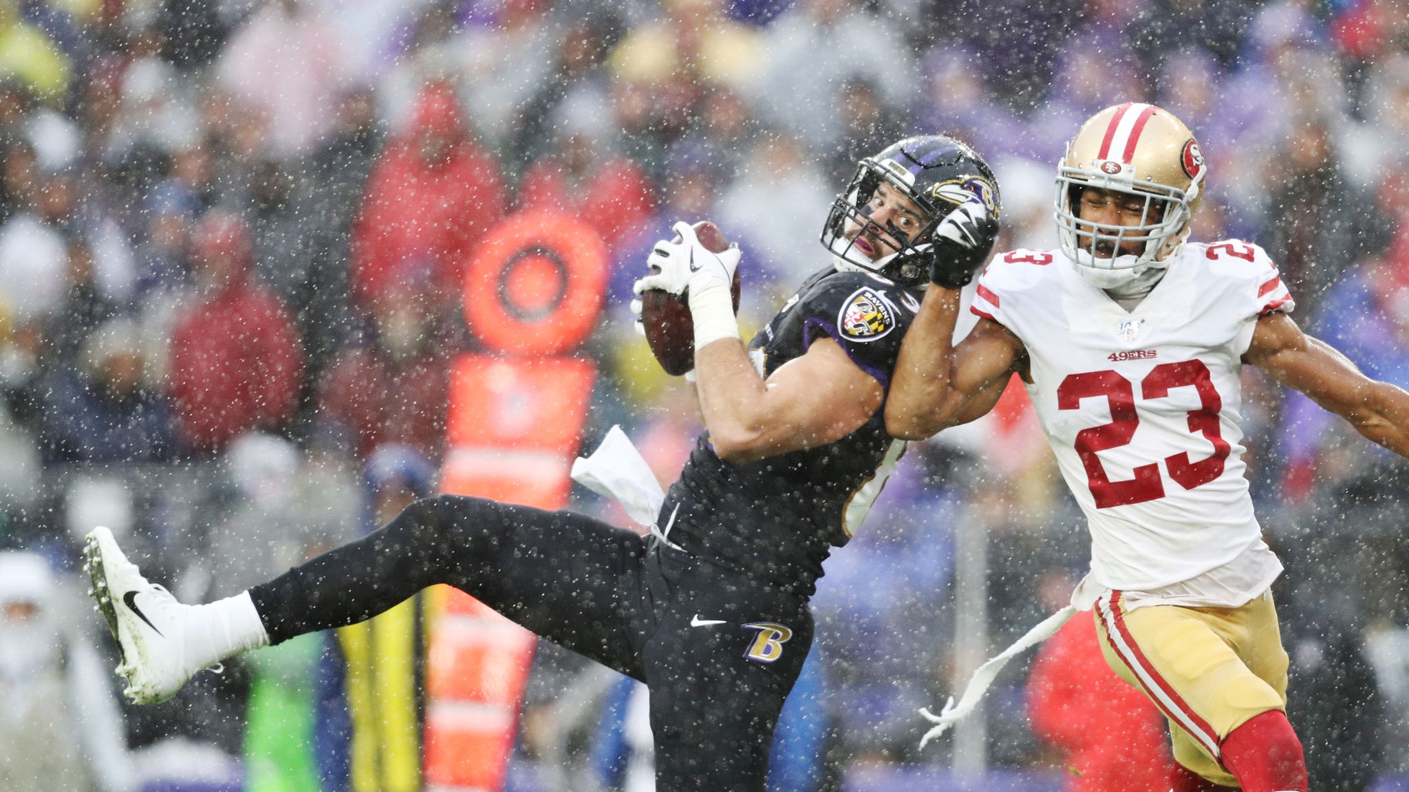 Baltimore, USA. 23rd September, 2018. Baltimore Ravens TE Mark Andrews (89)  hurdles Denver Broncos defenders on his way to a 30-yard gain in the first  quarter of a game at M&T Bank