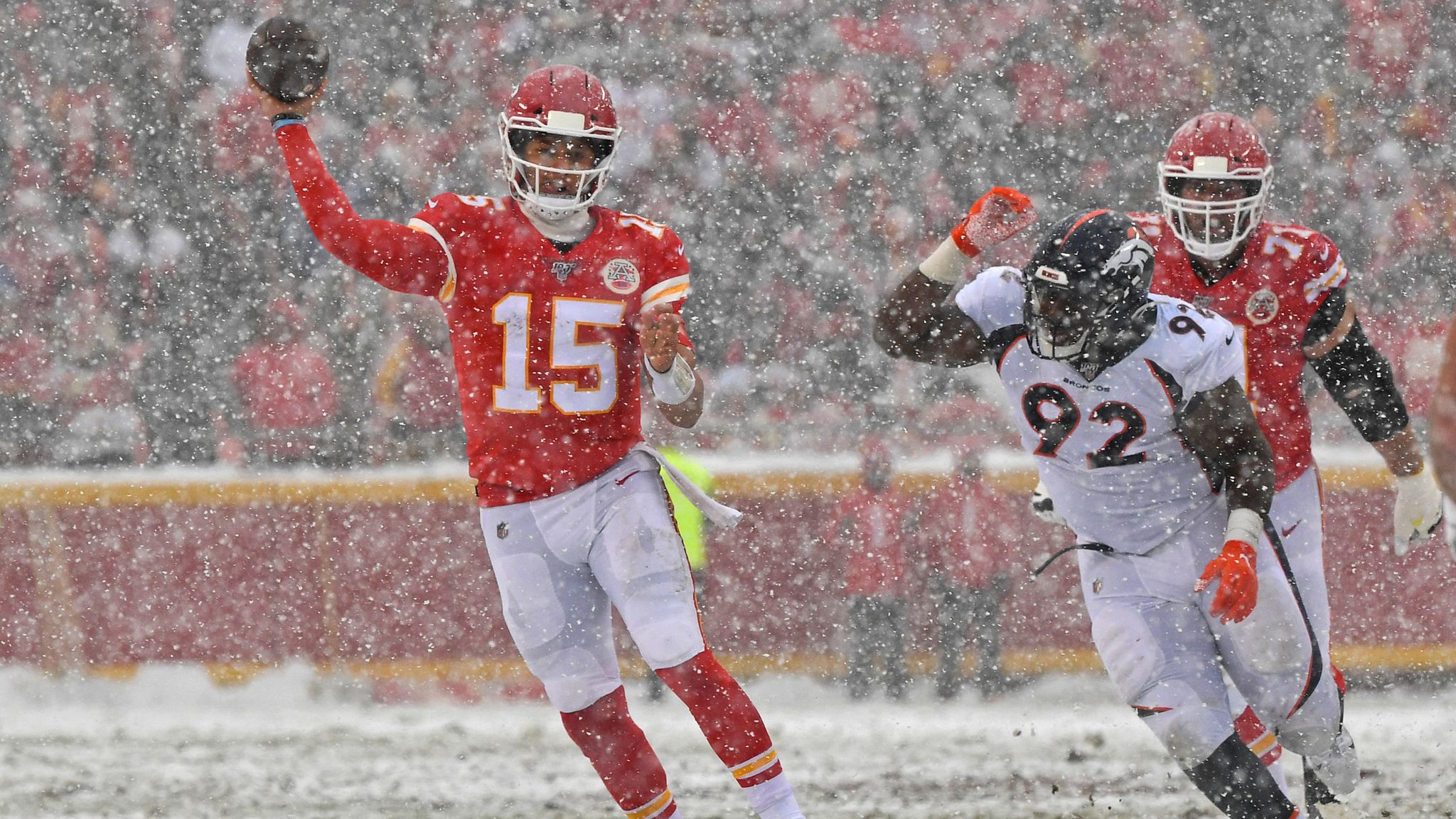 Chiefs roll to 23-3 victory over Broncos at snowy Arrowhead - The