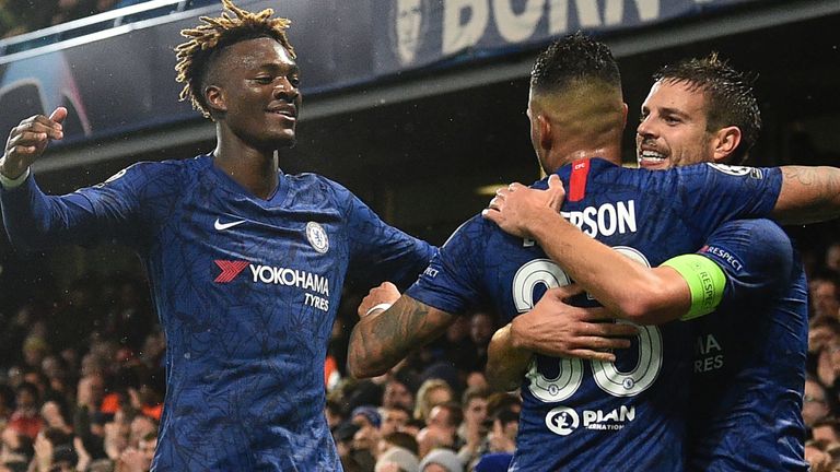 César Azpilicueta celebra el segundo gol del Chelsea contra el Lille