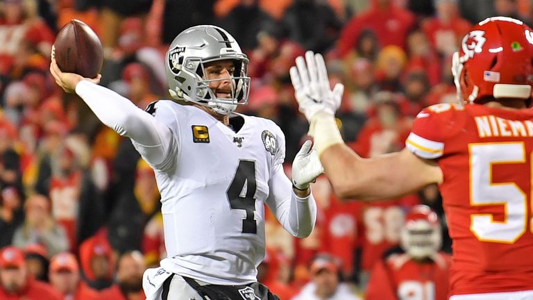Raiders quarterback Derek Carr throws his only touchdown pass of the game against the Kansas City Chiefs