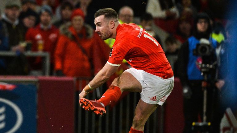 JJ Hanrahan registered Munster's points via two penalties, but his province couldn't engineer a try