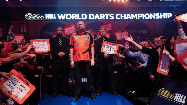 Van Barneveld devrait faire sa première apparition devant les caméras de Sky Sports depuis près de deux ans