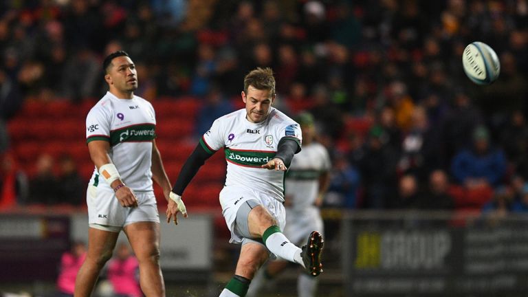 Stephen Myler lanza un penal para London Irish contra Bristol