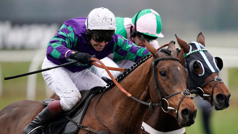 Thyme Hill beats The Cashel Man at Newbury