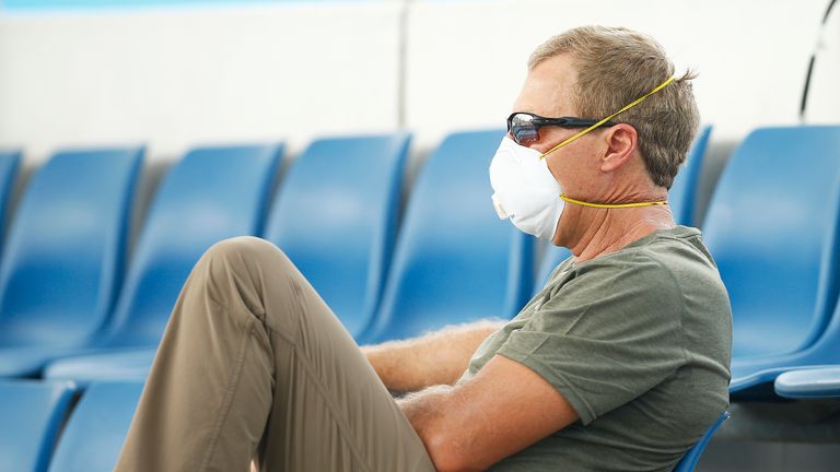 Spectators at Australian Open qualifying wore masks to prevent inhaling the bushfire smoke