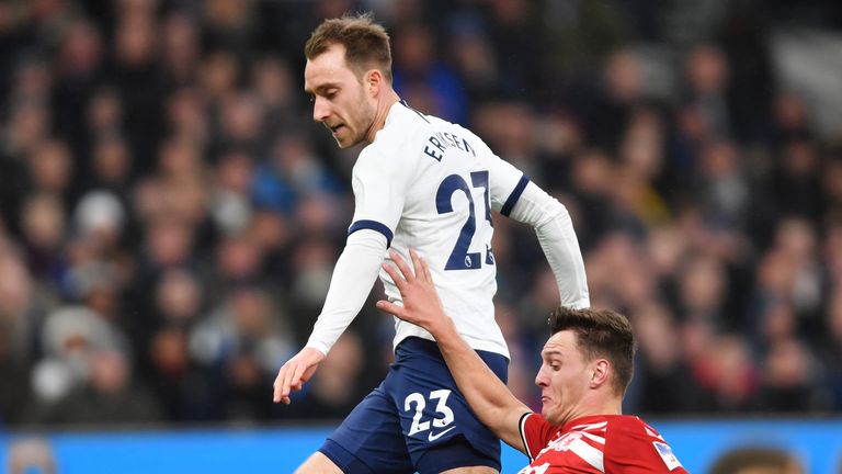 Eriksen fue abucheado por los fanáticos de los Spurs antes del saque inicial