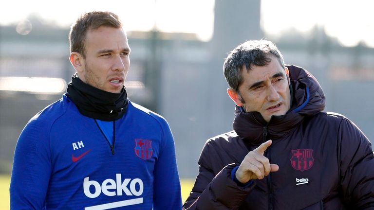 Ernesto Valverde (right) at training on Monday morning @FCBarcelona