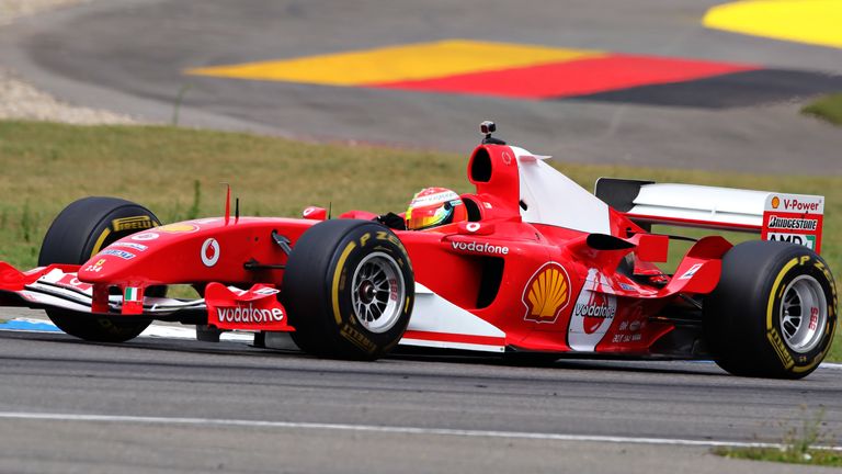 Ferrari, 2004: el famoso rojo y blanco de la F1. Schumacher ciertamente lo disfrutó.