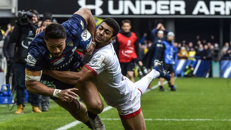 Clermont's full-back Isaia Toeava is tackled by Robert Baloucoune