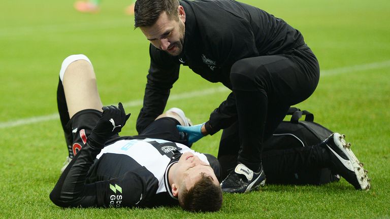 Javier Manquillo suffered a hamstring injury in Newcastle's defeat to Leicester