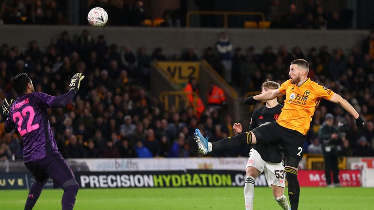 A Matt Doherty se le negó un gol cuando el Manchester United sostuvo a Wolves