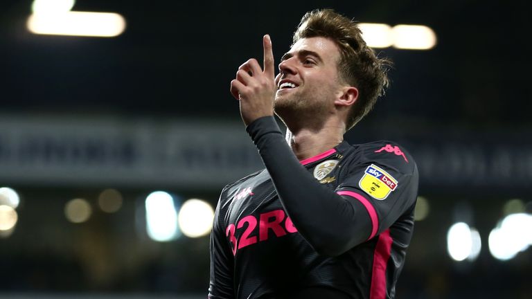 Patrick Bamford celebra después de forzar el empate de Leeds contra West Brom