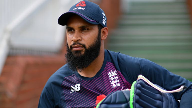 Adil Rashid busca jugar en el Mundial de 2023 para Inglaterra