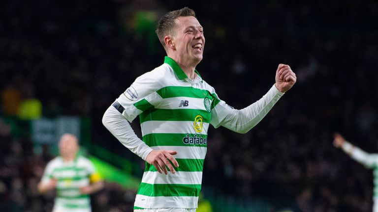 Calum McGregor celebra el gol para el Celtic contra Hearts